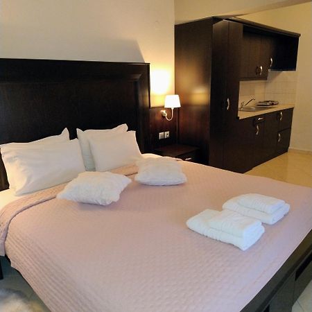 Neraides Hotel กาโต ลูตรากี ภายนอก รูปภาพ