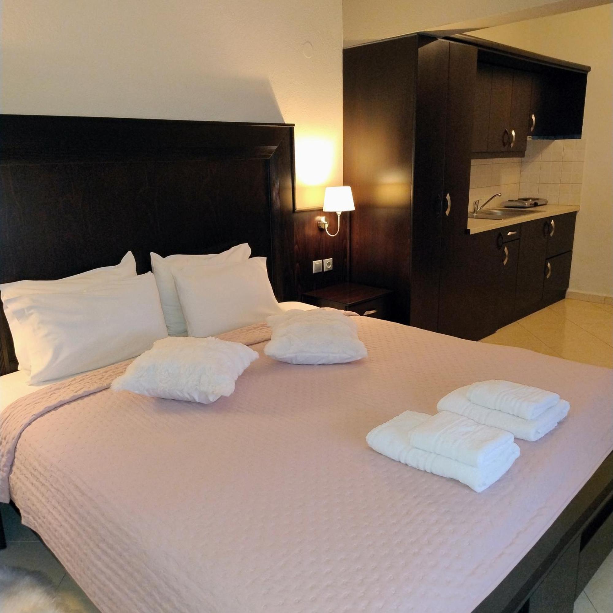 Neraides Hotel กาโต ลูตรากี ภายนอก รูปภาพ