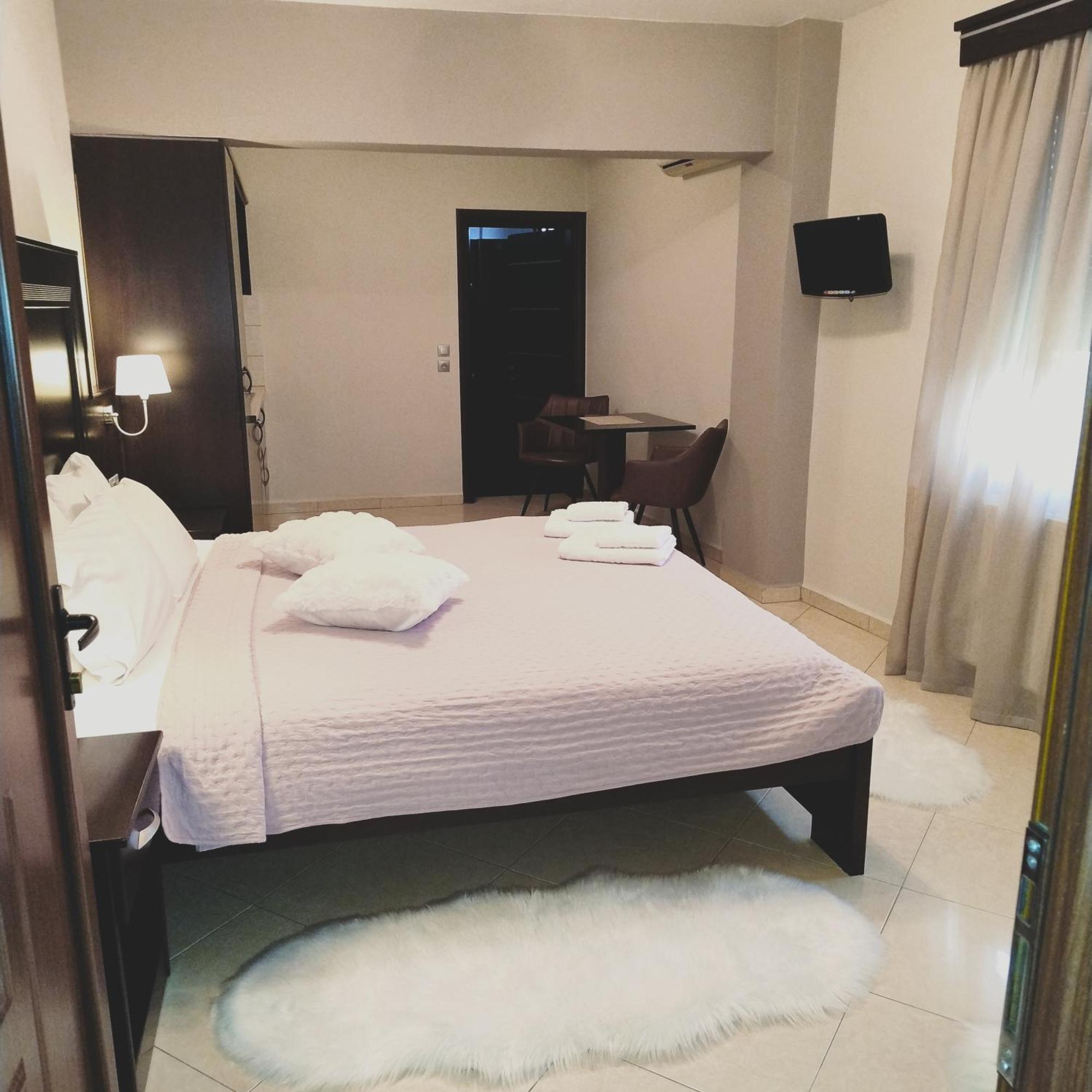 Neraides Hotel กาโต ลูตรากี ภายนอก รูปภาพ